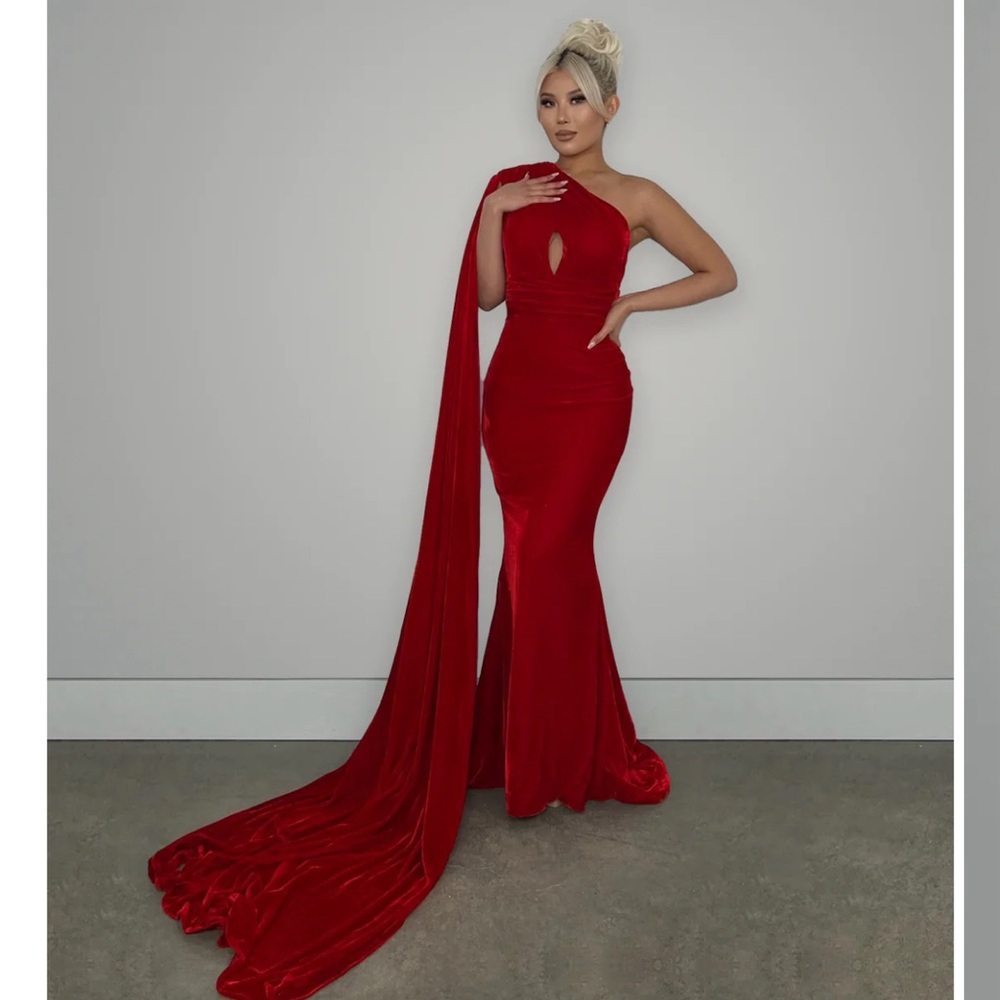 Algist Rubi Gown Size Medium